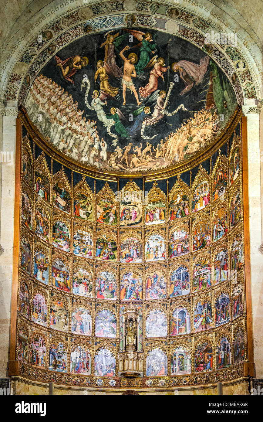 Apsis mit einem großen Zyklus von 53 Tableaus und Fresko des Jüngsten Gerichts, Alte Kathedrale, Salamanca, Kastilien und Leon, Spanien Stockfoto