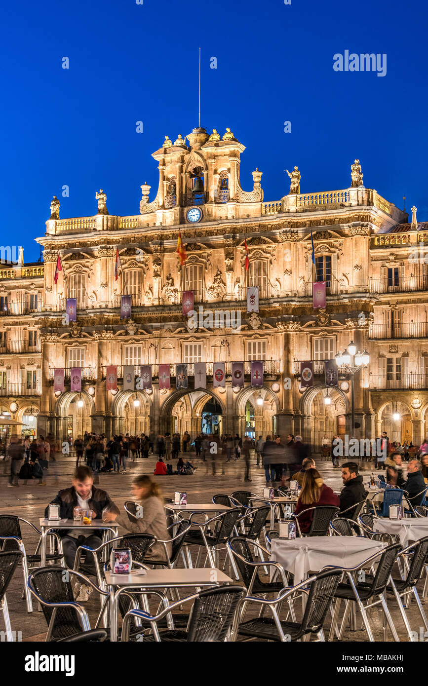 Outdoor Cafe an der Plaza Mayor, Salamanca, Kastilien und Leon, Spanien Stockfoto