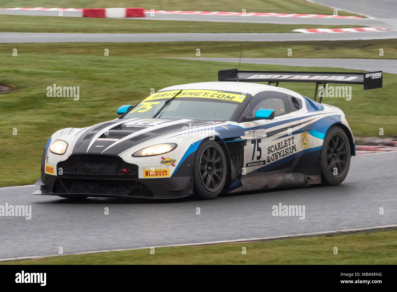 Flick Haigh & Jonny Adam, optimale Motorsport Aston Martin V12 Vantage GT3, Oulton Park, britischen GT Stockfoto