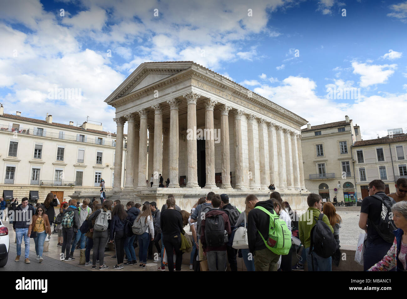 Nimes, Frankreich, 2018 Maison Carree antike Römische Tempel auf dem Place de la Maison Carree, Nîmes, Languedoc-Roussillon, Departement Gard, Frankreich Stockfoto