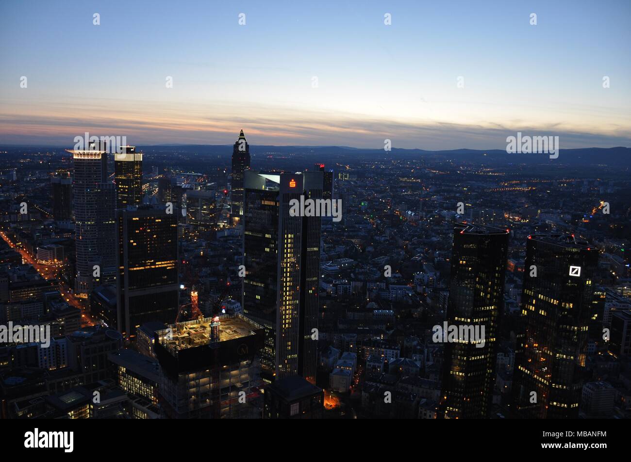 Nacht Blick über Frankfurt von Maintower, Deutschland Stockfoto