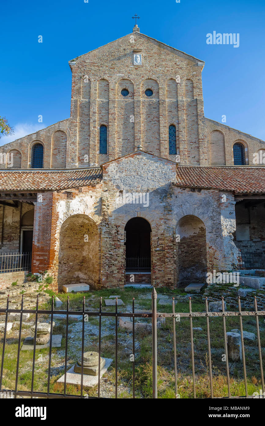 Alte Basilika Santa Maria Assunta, befindet sich auf der Insel Torcello. Diese Kathedrale ist eines der ältesten Mitglieder der religiösen Gebäude in t Stockfoto