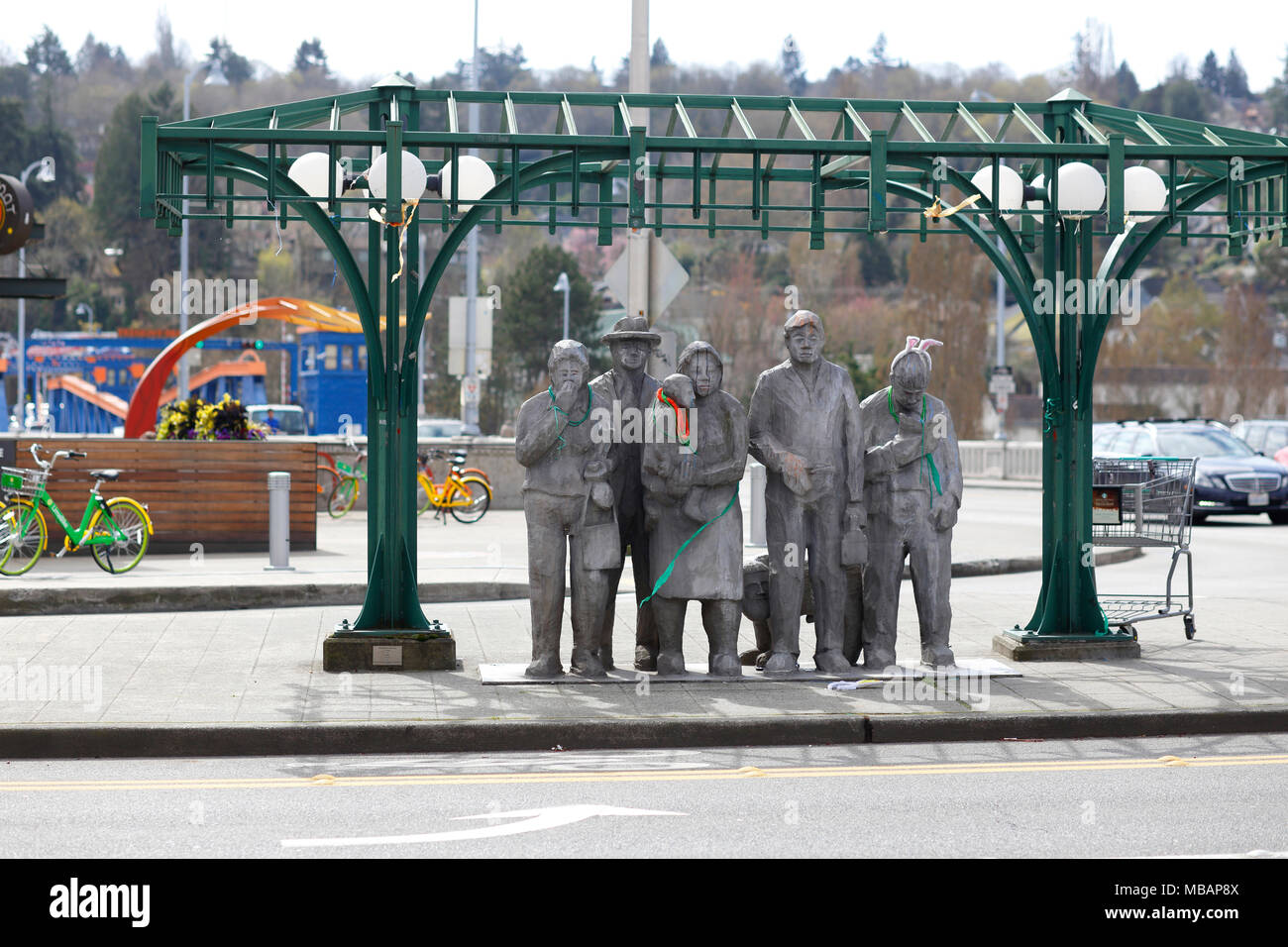 Warten auf die Interurban-Skulptur im Fremont-Viertel von Seattle, Washington. Stockfoto