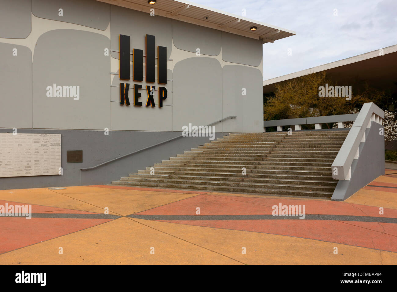 KEXP, 472 1. Avenue North, Seattle, Washington. Außenfassade eines Radiosenders und Gemeindezentrum. Stockfoto