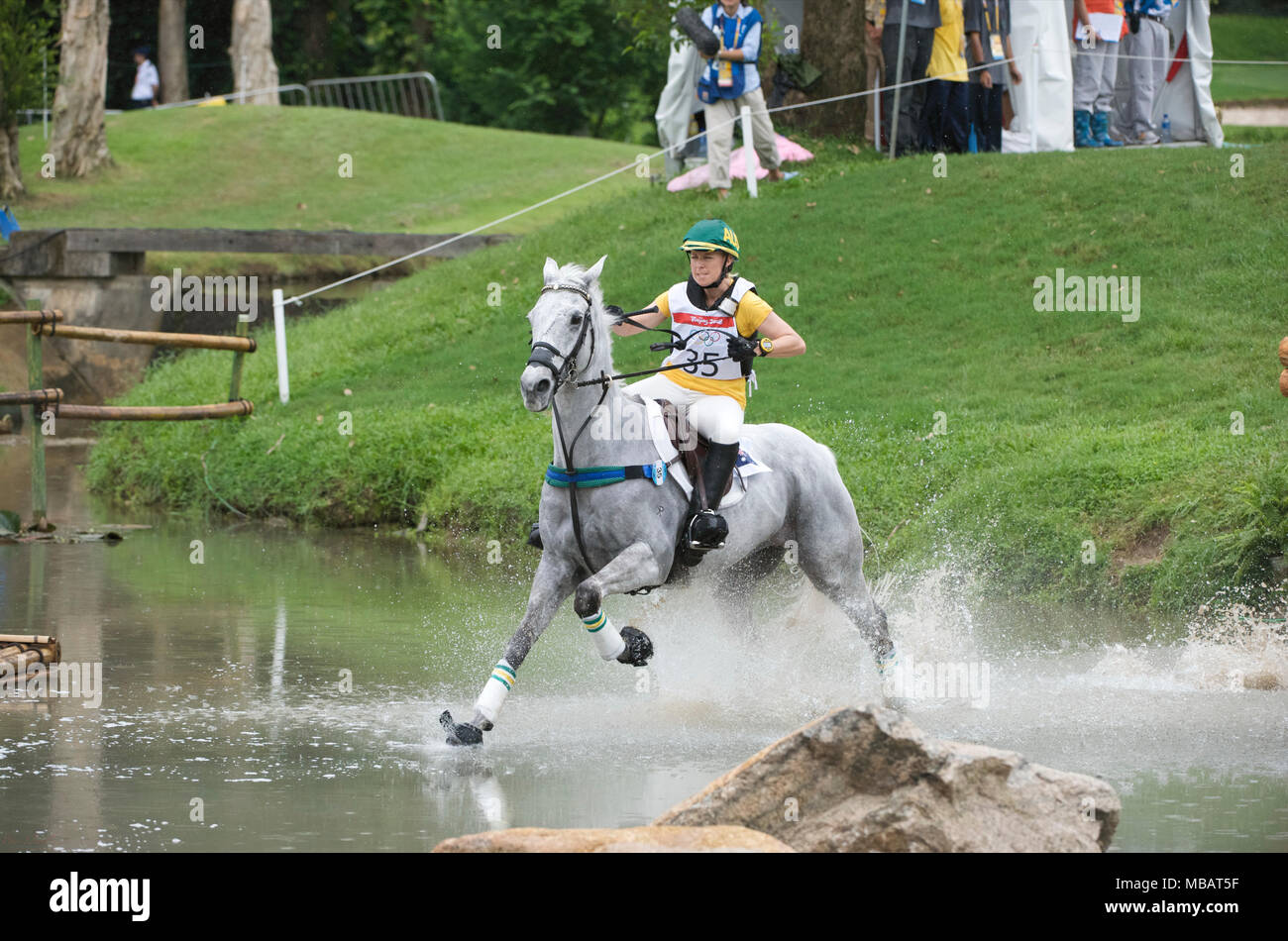 Olympische Spiele 2008, Hong Kong (Spiele in Peking) August 2008 Megan Jones (AUS) Reiten Irish Jester, Eventing cross Country Stockfoto