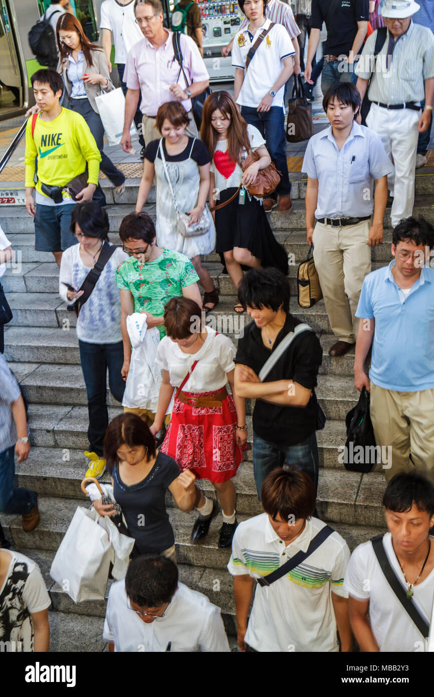 Tokio Japan, Asien, Orient, Ikebukuro, JR Ikebukuro Station, Zug, U-Bahn, Zug, Pendler, Menschenmenge, Gruppe, Asiaten ethnische Einwanderer minorit Stockfoto