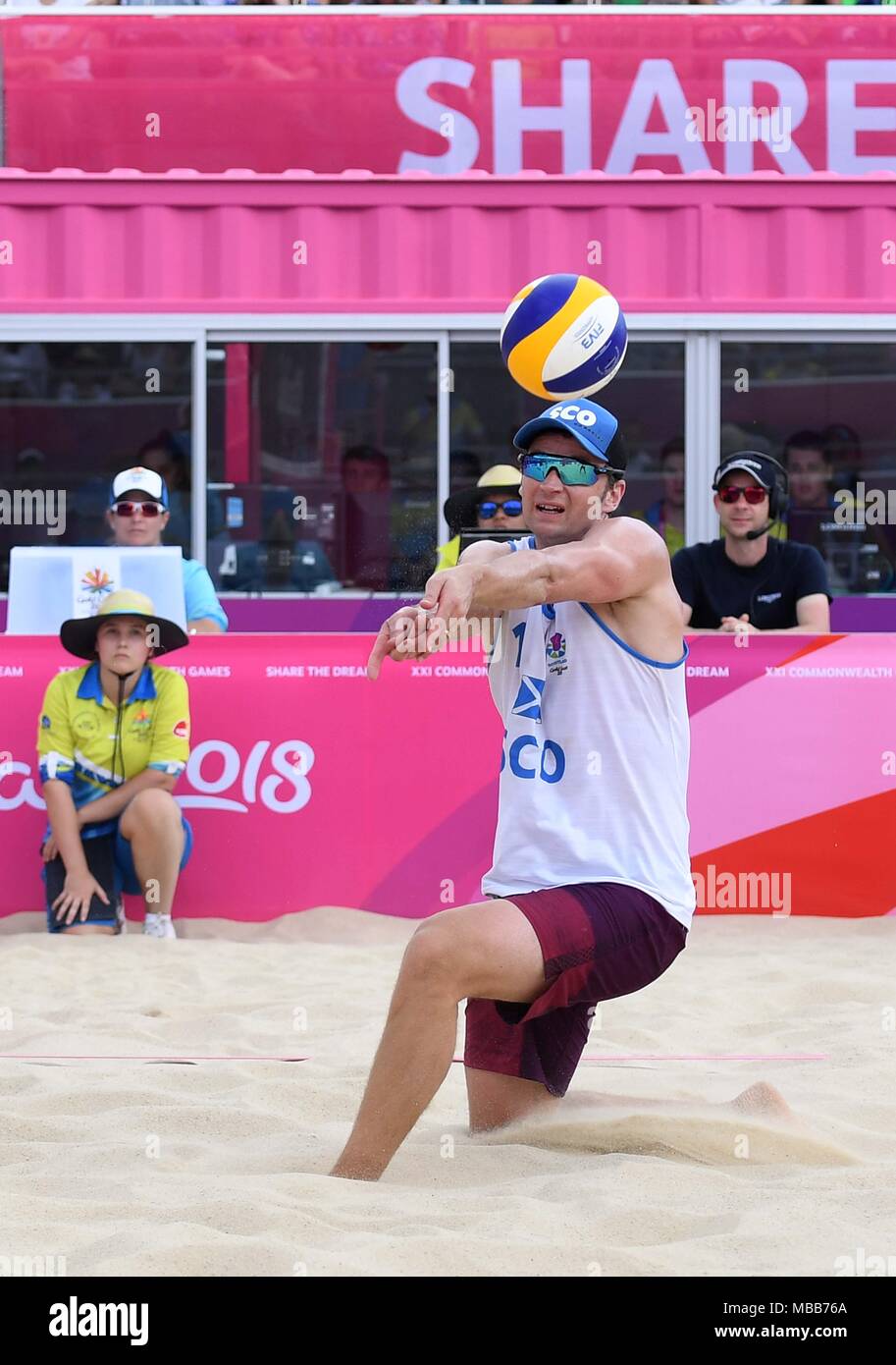 Queensland, Australien. 10 Apr, 2018. Robin Miedzybrodzki (SCO). Schottland V England. Mens Viertelfinale. Beach Volleyball. XXI Commonwealth Games. Coolangatta Strand. Gold Coast 2018. Queensland. Australien. 10.04.2018. Credit: Sport in Bildern/Alamy leben Nachrichten Stockfoto