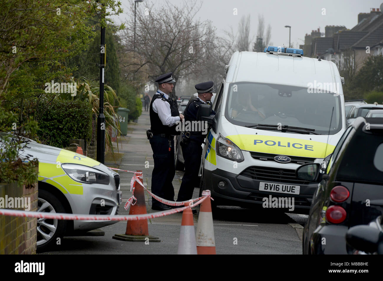 Hither Green, London, UK. 10. April 2018. Floral Tribute zu Henry Vincent getötet durch Richard Osborn-Brooks abgerissen, Übernachtung in Hither Green South London. Quelle: MARTIN DALTON/Alamy leben Nachrichten Stockfoto