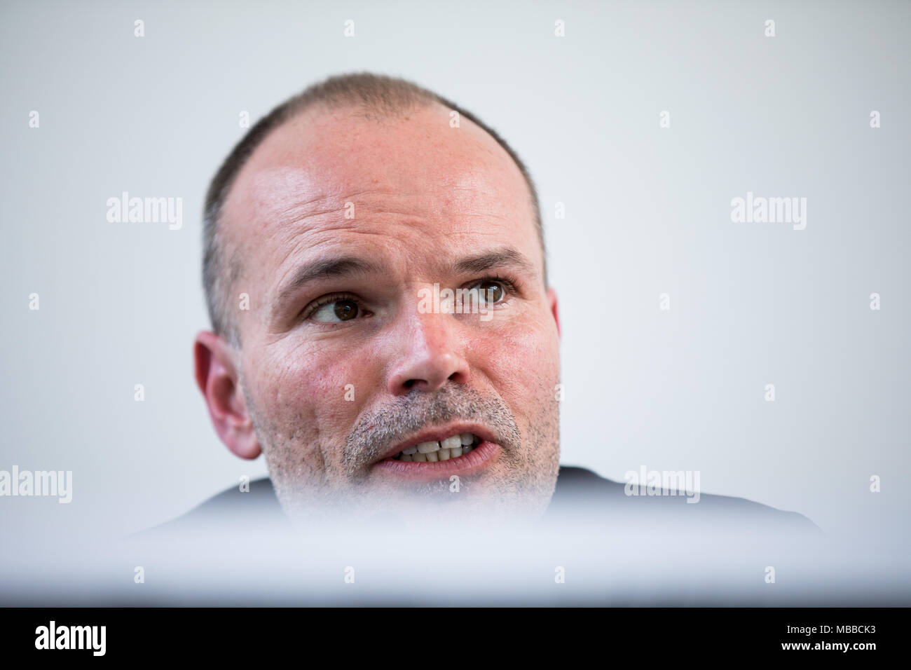 10 April 2018, Essen, Deutschland: Der neue Direktor des Museum Folkwang, Peter Gorschlüter, auf die Fragen der Journalisten. Peter Gorschlüter übernimmt die Verwaltung des Museum Folkwang in Essen im Sommer. Foto: Marcel Kusch/dpa Stockfoto