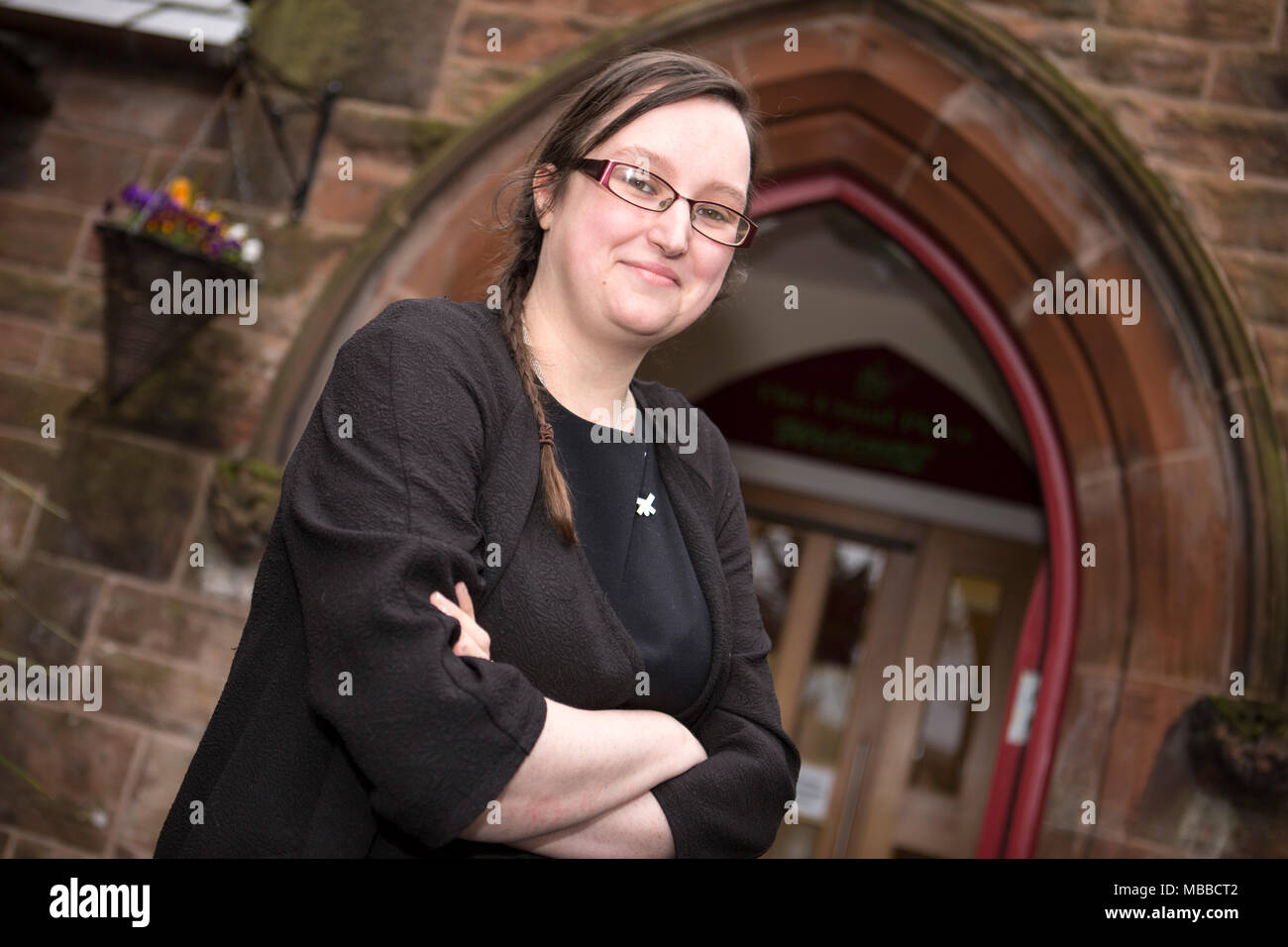 Dumfries, Großbritannien. 10. April 2018. Amy Wright ehrenamtlicher Vorsitzender des Verwaltungsrates bei der ungewöhnliche Ort Dumfries hat Prinz Harry und Megan Markles königliche Hochzeit Kredit eingeladen: Allan Devlin/Alamy leben Nachrichten Stockfoto