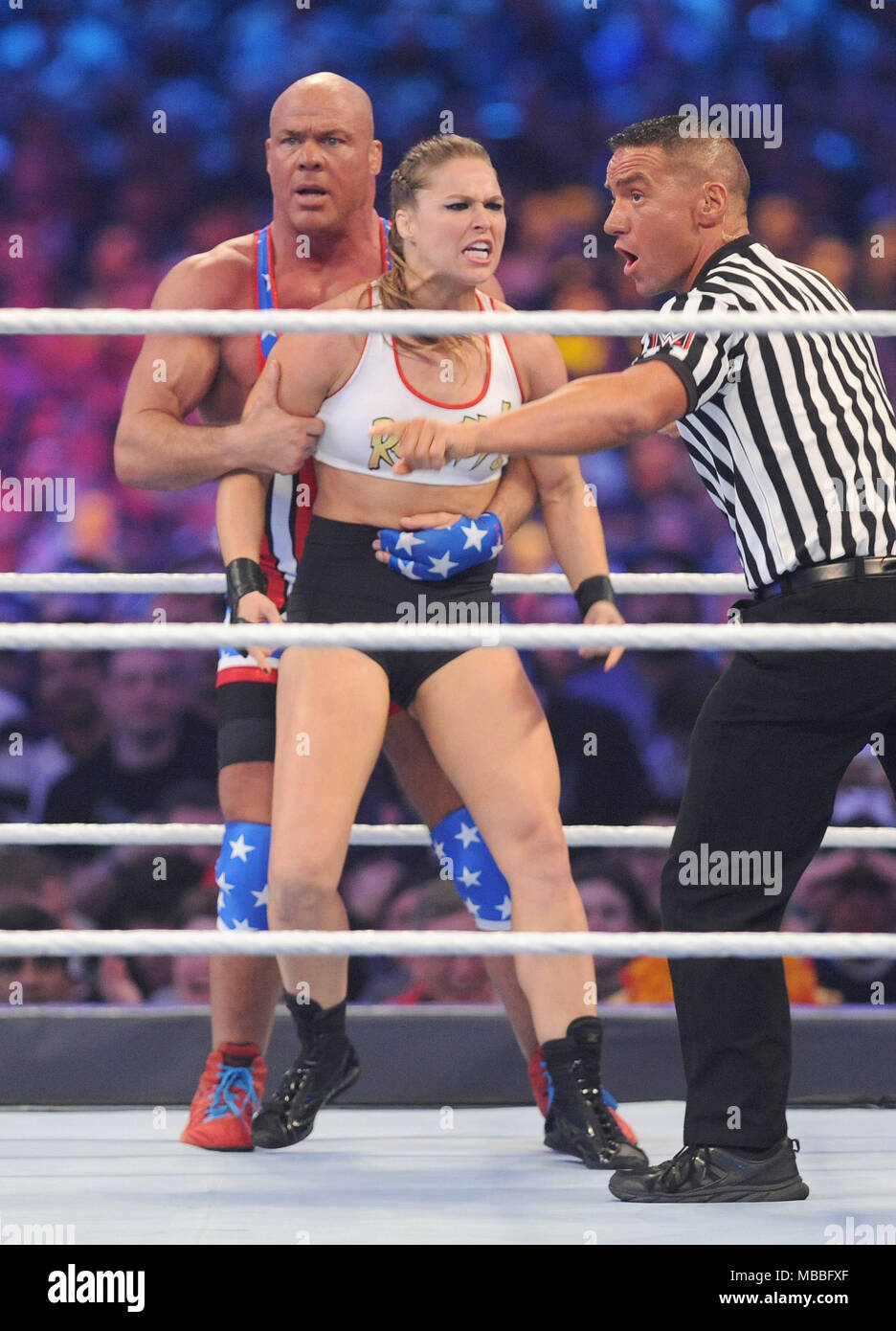 New Orleans, LA, USA. 8 Apr, 2018. Ronda Rousey und Kurt Angle bei WWE Wrestlemania 34 im Mercedes-Benz Superdome in New Orleans, Louisiana am 8. April 2018. Credit: George Napolitano/Medien Punch/Alamy leben Nachrichten Stockfoto