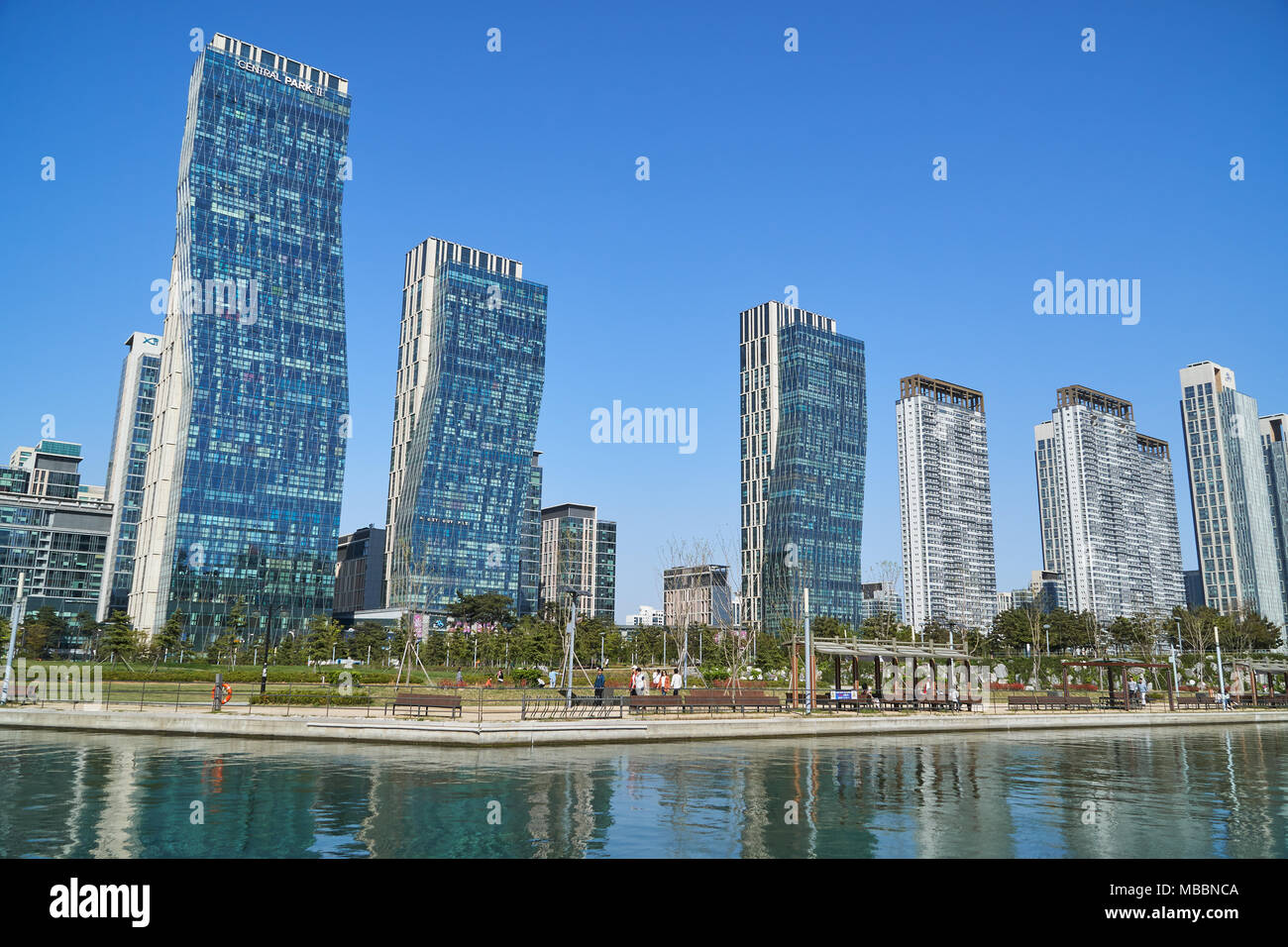 Incheon, Südkorea - 27. April 2017: Songdo International Business District (Songdo IBD) mit Songdo Central Park. Die Stadt ist eine neue Smart City und Connec Stockfoto