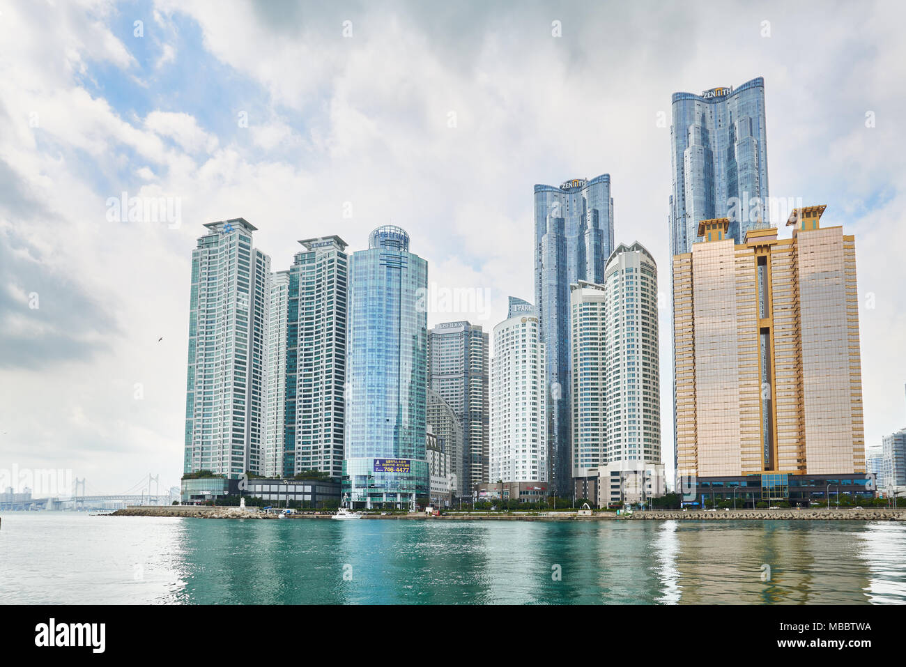 Busan, Korea - September 19, 2015: Marine City ist ein Luxus und prestigeträchtigen Wohngebiet auf Suyeong bay zurückgewonnenen Landes in Haeundae Dist gebaut Stockfoto