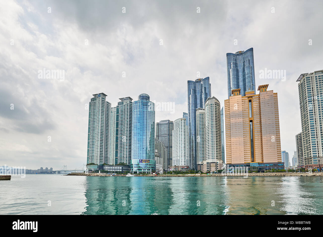 Busan, Korea - September 19, 2015: Marine City ist ein Luxus und prestigeträchtigen Wohngebiet auf Suyeong bay zurückgewonnenen Landes in Haeundae Dist gebaut Stockfoto
