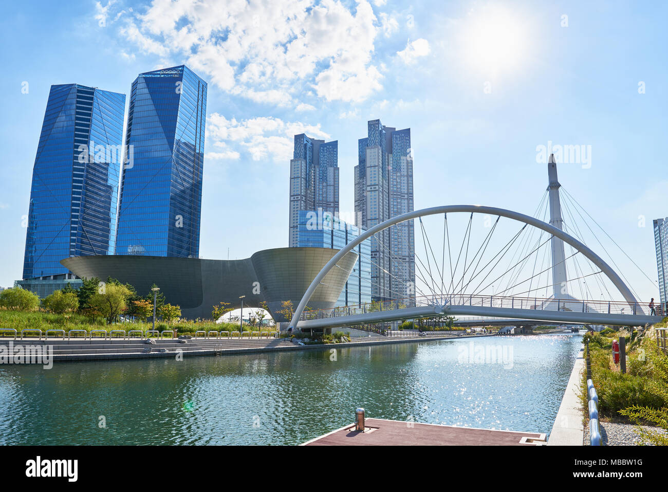 Songdo, Korea - September 07, 2015: Songdo International Business District (Songdo IBD) ist eine neue Smart City in Incheon, Südkorea gebaut. Es SIBD con Stockfoto
