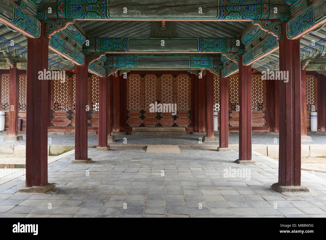 Seoul, Korea - 3. Januar 2016: Korridor in Changgyeonggung-palast Palace. Der Palast wurde von König Sejong erbaut und war einer der fünf Grand Palace der Joseon Stockfoto