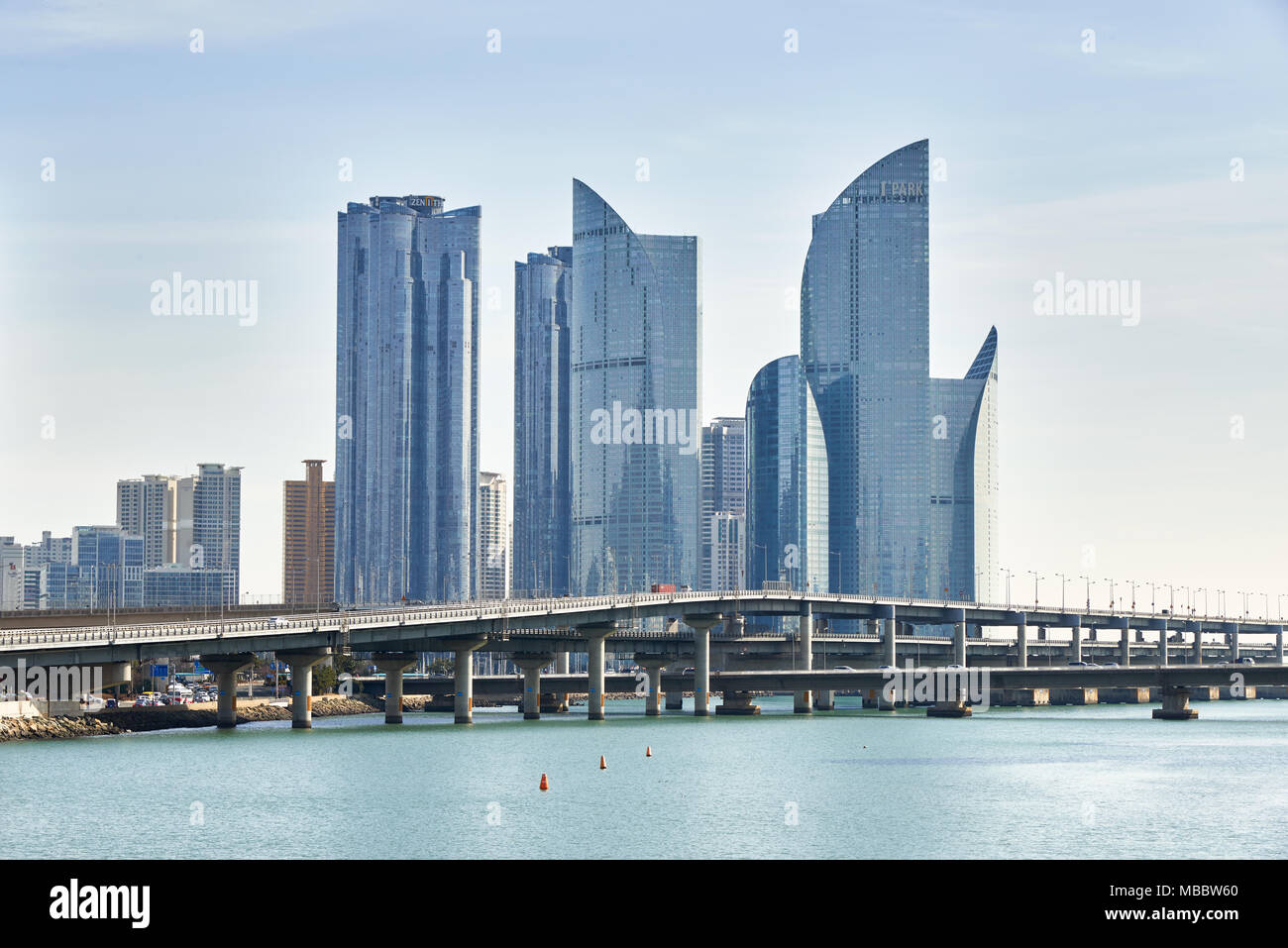 Busan, Korea - Januar 22, 2016: Marine City ist ein Luxus und prestigeträchtigen Wohngebiet gebaut auf Suyeong bay zurückgewonnenen Landes in Haeundae Distri Stockfoto