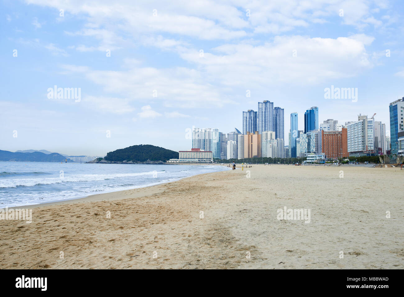 Busan, Korea - 29. April 2016: Landschaft von Haeundae Beach, das ist der beliebteste Strand in Südkorea mit seiner leichten Erreichbarkeit von der Innenstadt von eine Stockfoto