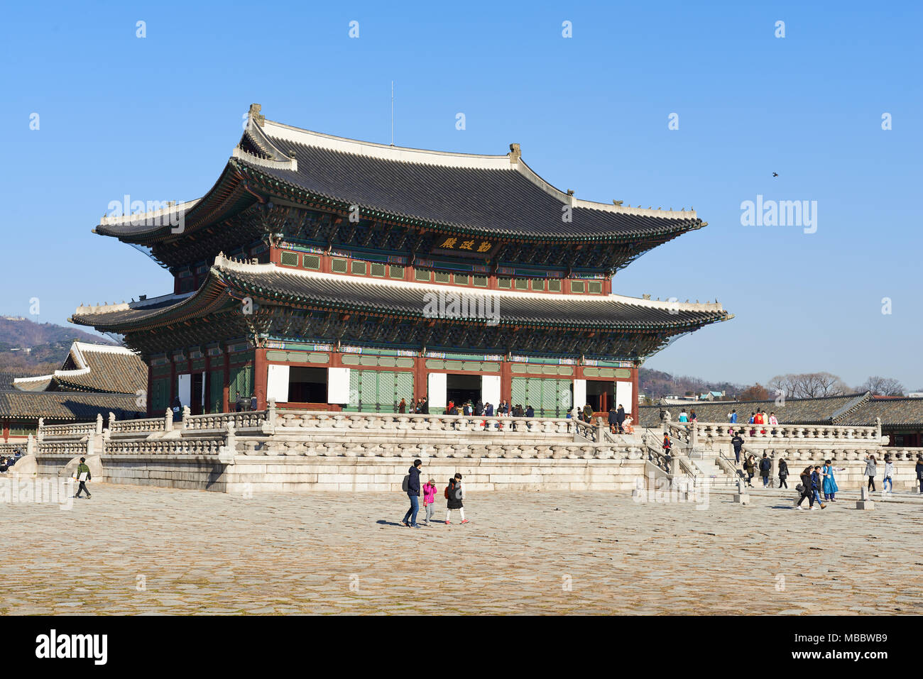 Seoul, Korea - Dezember 10, 2016: Geunjeongjeon, der Thronsaal ist ein Ort, an dem der König offiziell Arbeiten und um seine Beamten geben. Es sitzt auf t Stockfoto