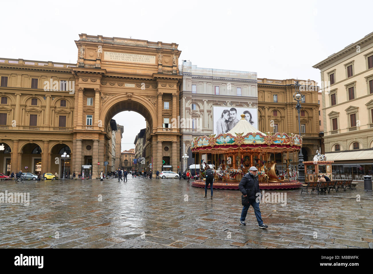 Florenz, Italien - Februar 17, 2016: Piazza della Repubblica, einen der wichtigsten Plätze in Florenz seit der Römerzeit. Heute ist das Theater auf die Straße Artis Stockfoto