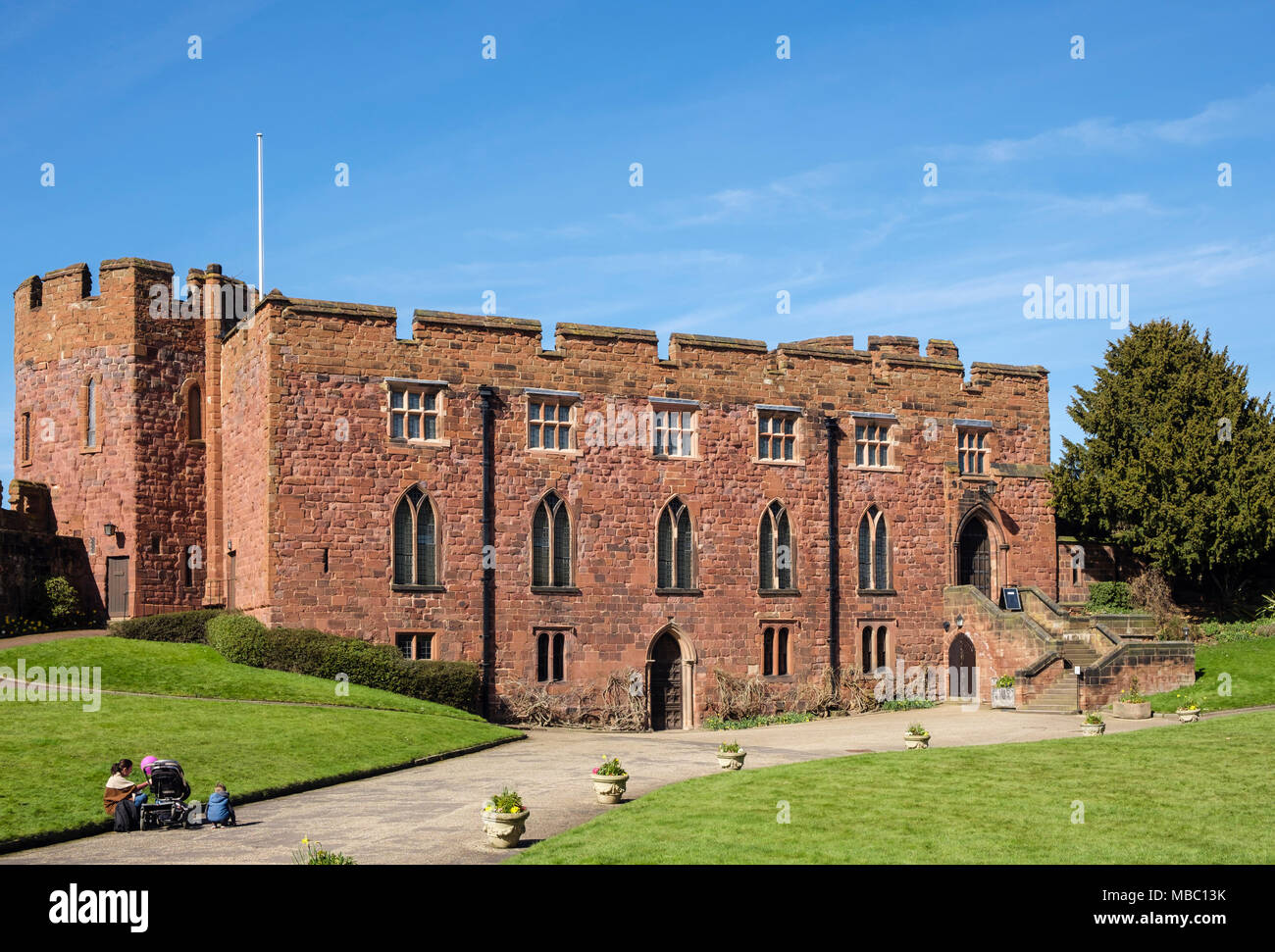 Der Shropshire Regimental Museum in der mittelalterlichen 11. Jahrhundert Schloss aus rotem Backstein. Shrewsbury, Shropshire, West Midlands, England, Großbritannien, Großbritannien Stockfoto