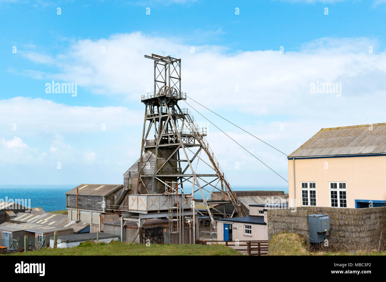 Wieder am Rahmen an der alten geevor Tin Mine in pendeen, Cornwall, England, Großbritannien, Großbritannien. Stockfoto