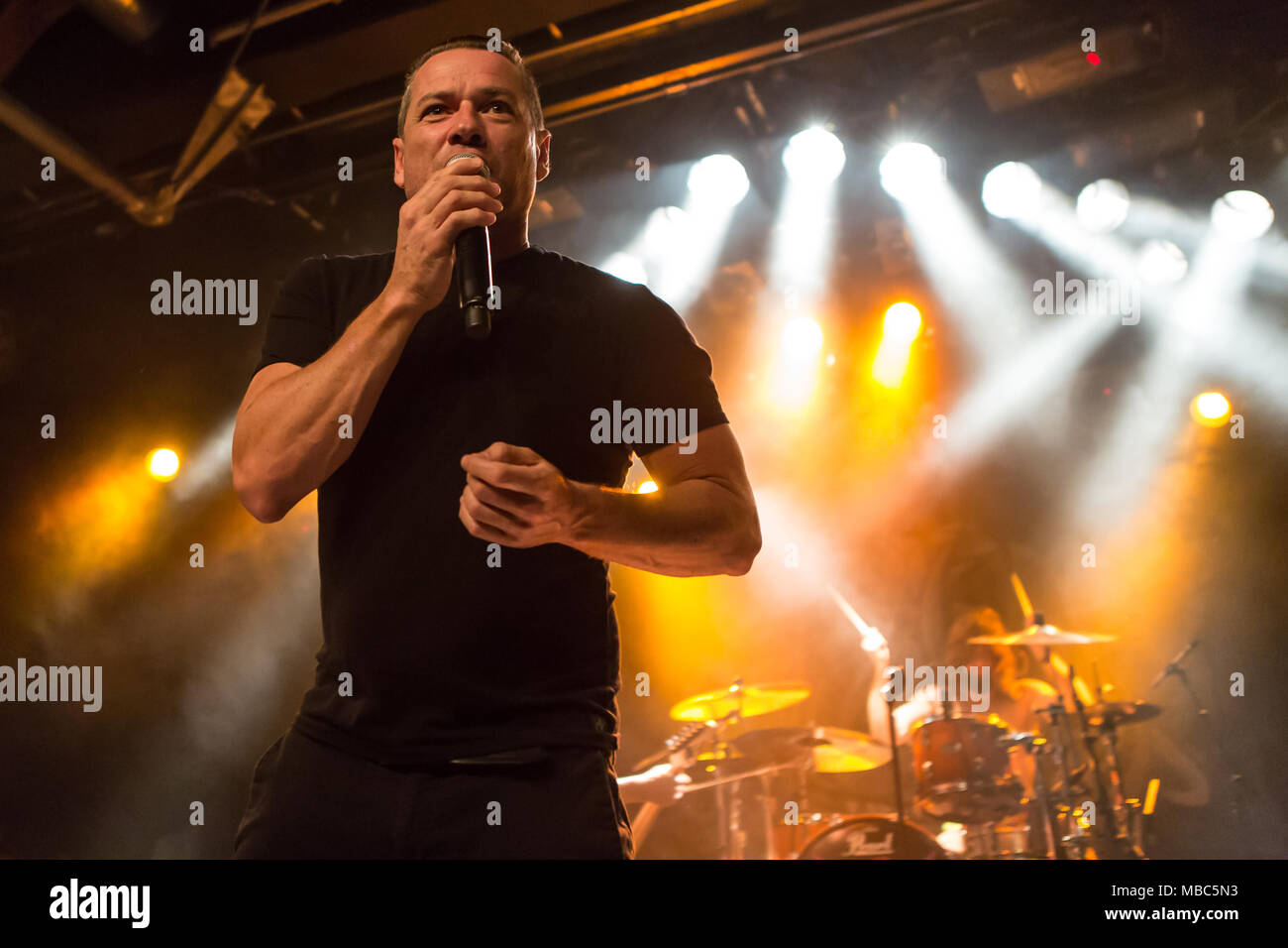 Whitfield Crane, Sänger der US-amerikanischen Hard Rock Band Ugly Kid Joe Live at Schüür Luzern, Schweiz Stockfoto