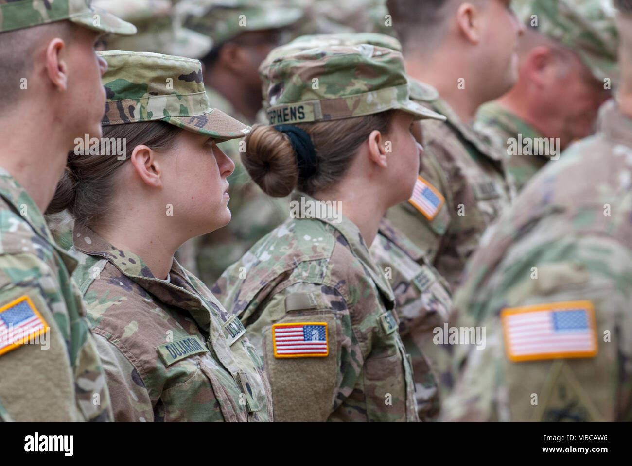 Die Nord-carolina Army National Guard führte eine Bereitstellung Zeremonie für 878Th 130 Manöver der Erweiterung Feuerwehr Ingenieur Unternehmen Februar 17, 2018 am King's Mountain High School, King's Mountain, N.C.. Stockfoto