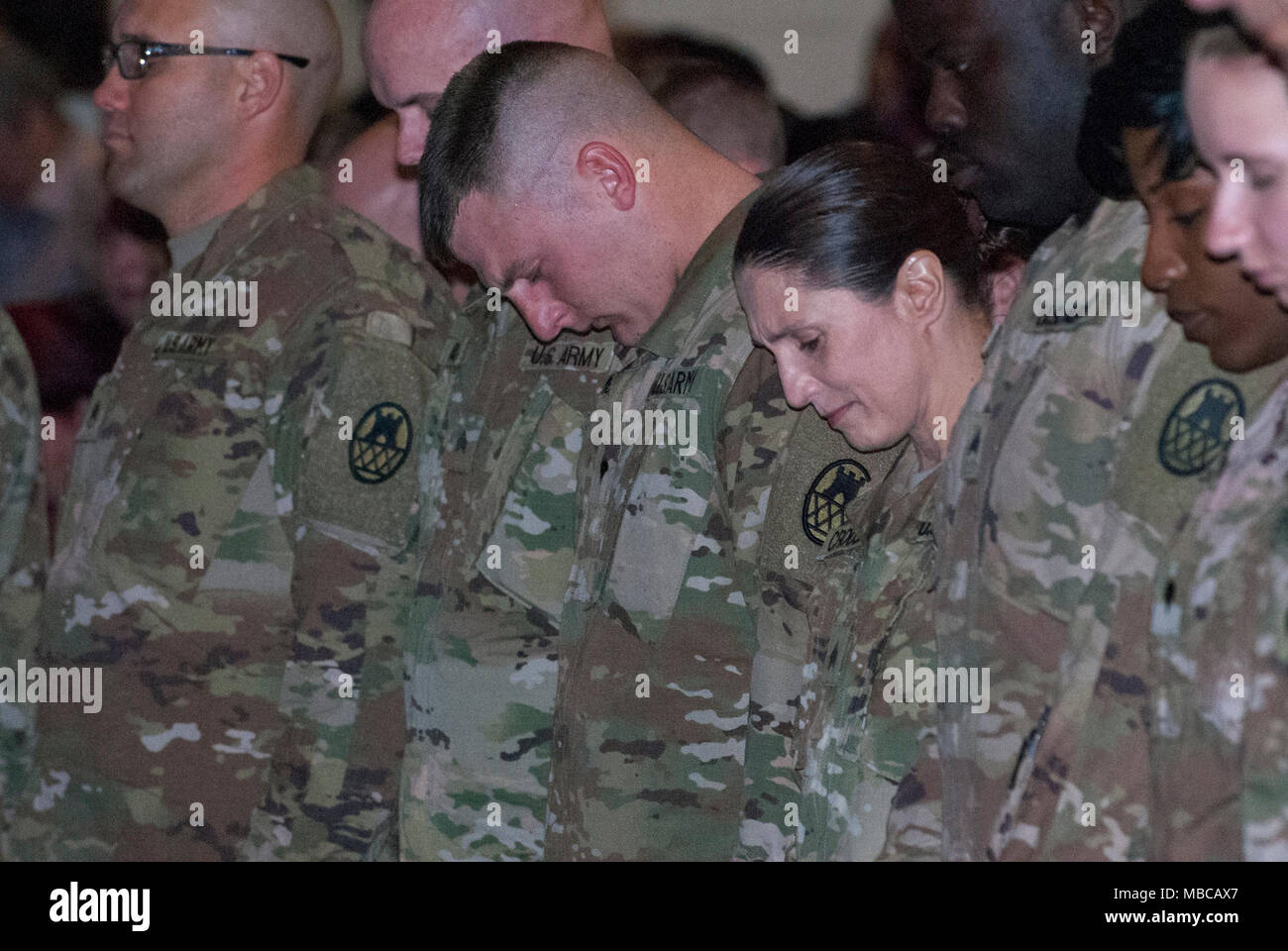 Die Nord-carolina Army National Guard führte eine Bereitstellung Zeremonie für 878Th 130 Manöver der Erweiterung Feuerwehr Ingenieur Unternehmen Februar 17, 2018 am King's Mountain High School, King's Mountain, N.C.. Stockfoto