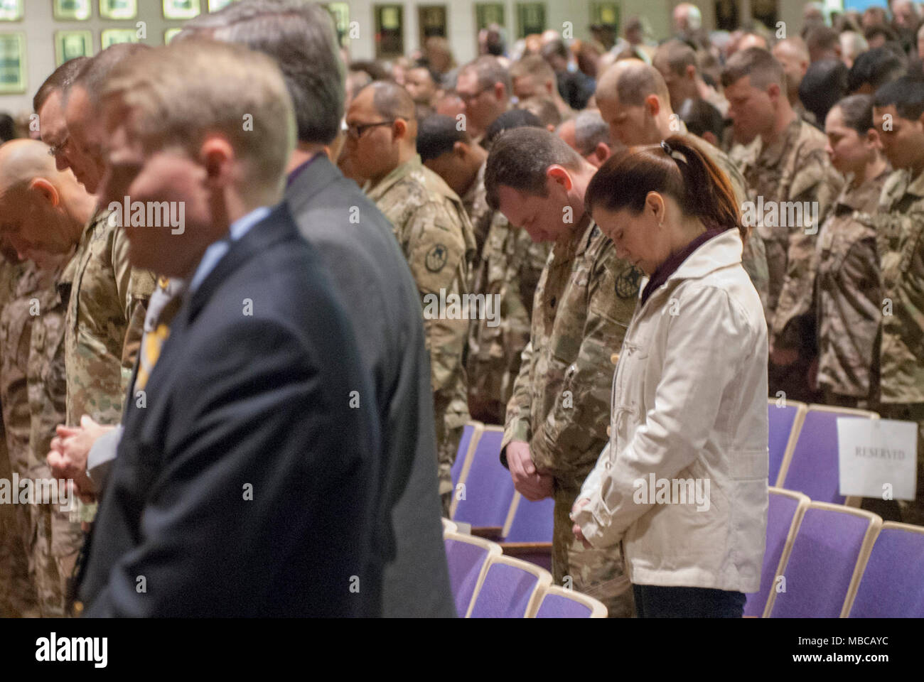 Die Nord-carolina Army National Guard führte eine Bereitstellung Zeremonie für 878Th 130 Manöver der Erweiterung Feuerwehr Ingenieur Unternehmen Februar 17, 2018 am King's Mountain High School, King's Mountain, N.C.. Stockfoto