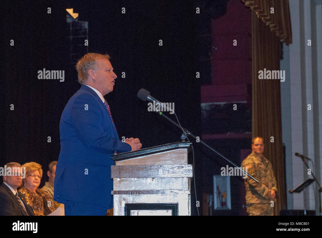 Die Nord-carolina Army National Guard führte eine Bereitstellung Zeremonie für 878Th 130 Manöver der Erweiterung Feuerwehr Ingenieur Unternehmen Februar 17, 2018 am King's Mountain High School, King's Mountain, N.C.. Stockfoto