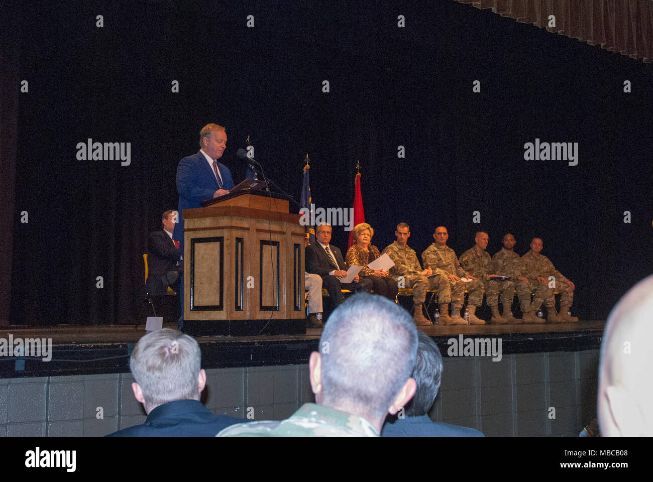 Die Nord-carolina Army National Guard führte eine Bereitstellung Zeremonie für 878Th 130 Manöver der Erweiterung Feuerwehr Ingenieur Unternehmen Februar 17, 2018 am King's Mountain High School, King's Mountain, N.C.. Stockfoto