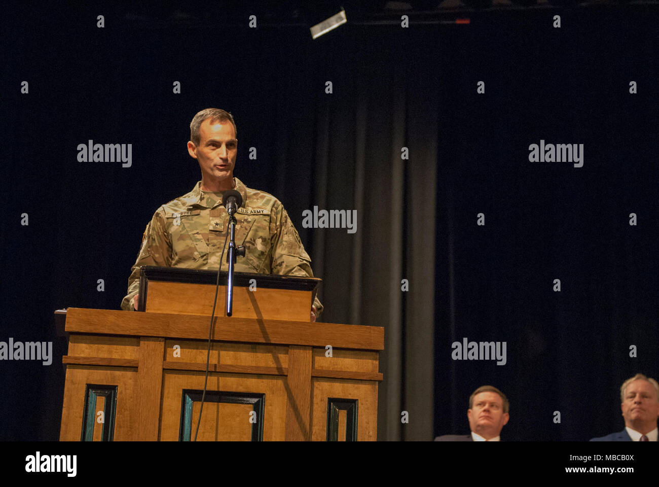 Die Nord-carolina Army National Guard führte eine Bereitstellung Zeremonie für 878Th 130 Manöver der Erweiterung Feuerwehr Ingenieur Unternehmen Februar 17, 2018 am King's Mountain High School, King's Mountain, N.C.. Stockfoto