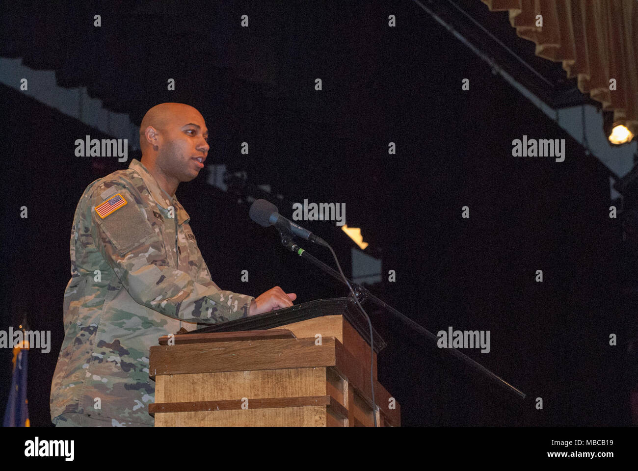 Die Nord-carolina Army National Guard führte eine Bereitstellung Zeremonie für 878Th 130 Manöver der Erweiterung Feuerwehr Ingenieur Unternehmen Februar 17, 2018 am King's Mountain High School, King's Mountain, N.C.. Stockfoto