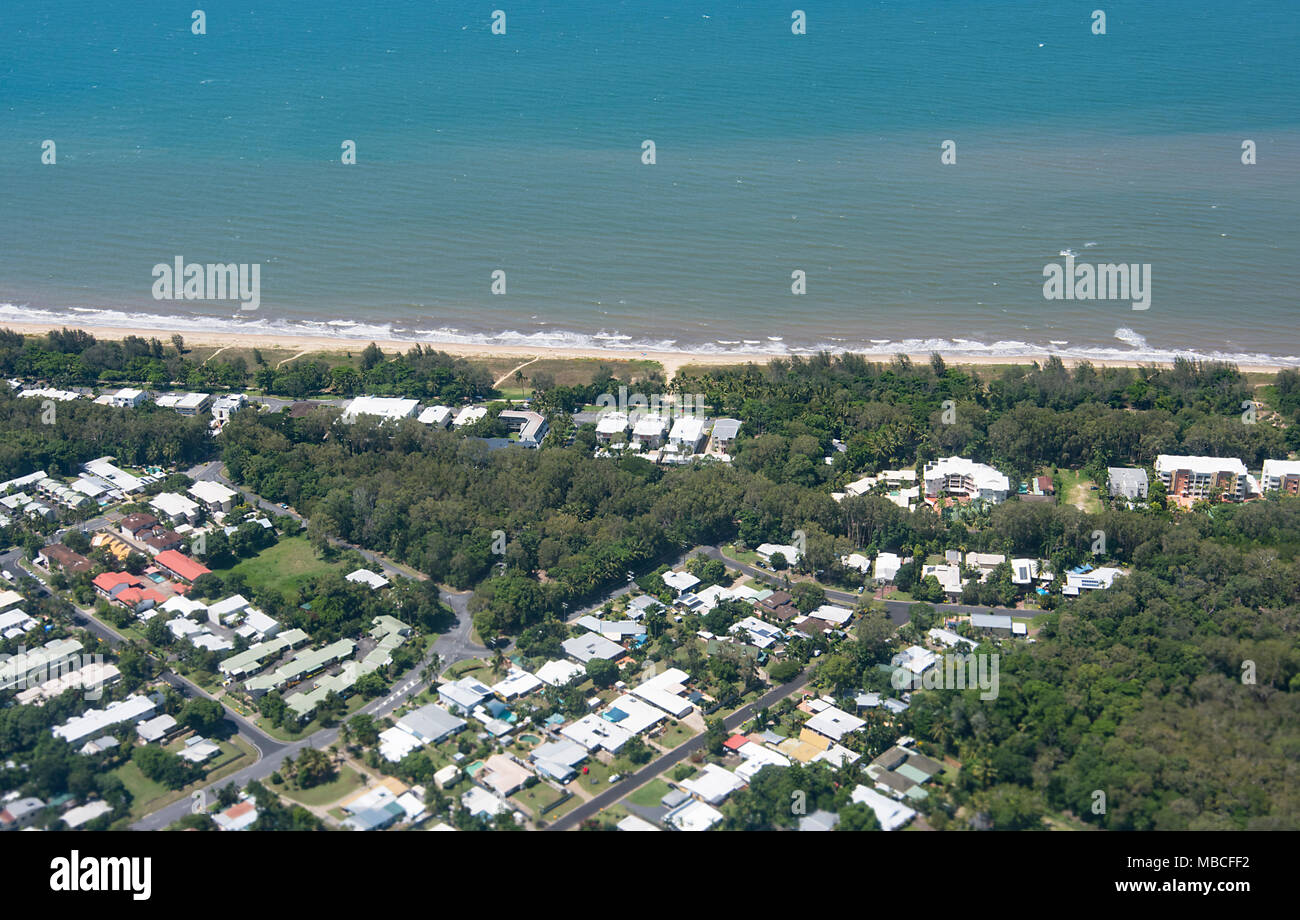 Luftaufnahme von Yorkeys Knob, einem nördlichen Stränden Vorort von Cairns, Far North Queensland, FNQ, QLD, Australien Stockfoto