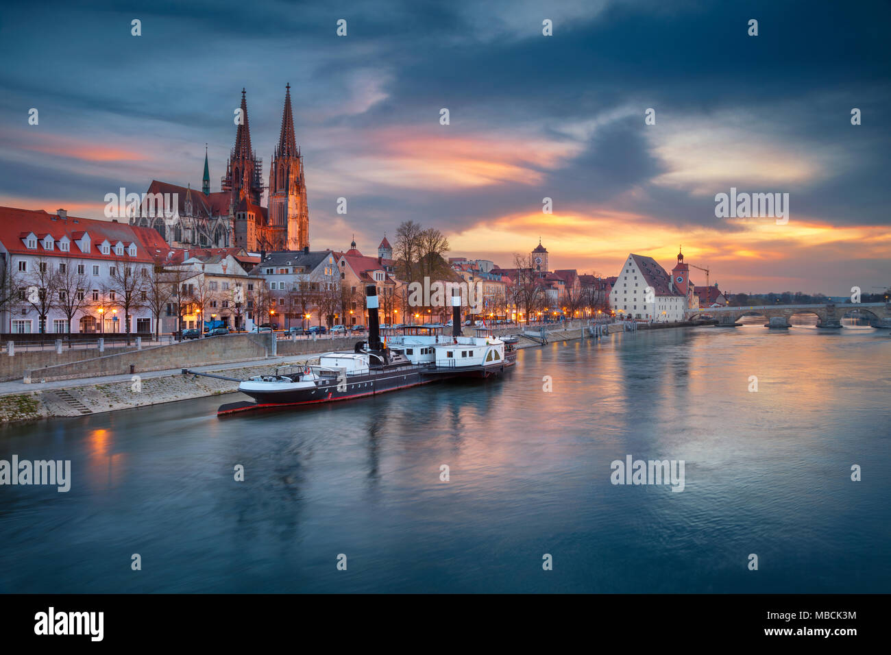 Regensburg. Stadtbild Bild von Regensburg, Deutschland im Frühjahr Sonnenuntergang. Stockfoto