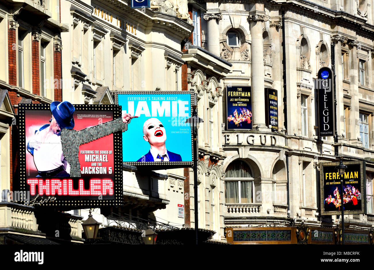 London, England, UK. Theater in der Shaftesbury Avenue. Der Thriller (Lyrik) Alle reden über Jamie (Apollo) Fährmann (gielgud) Stockfoto