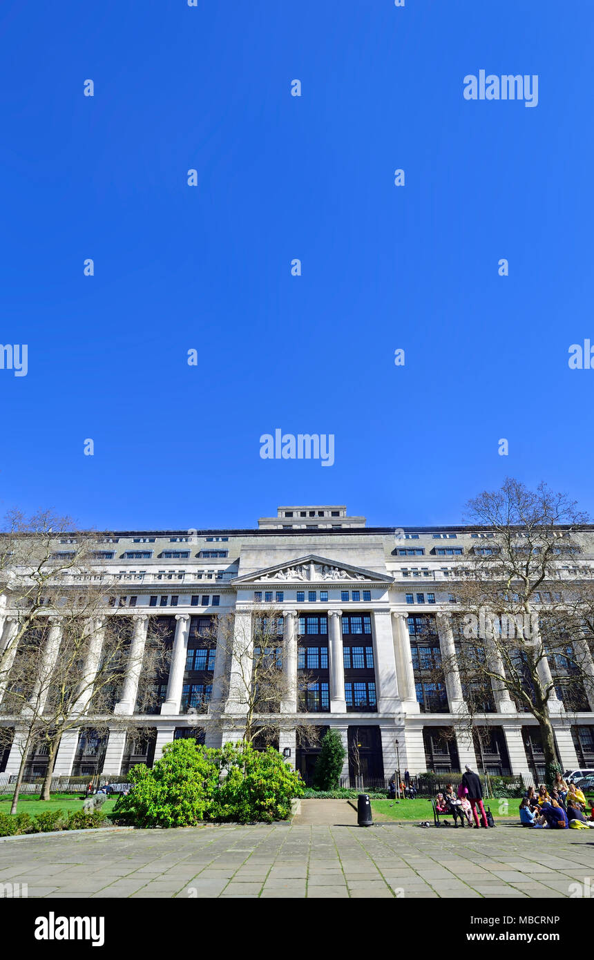 London, England, UK. Victoria House, Bloomsbury Square. 1920, denkmalgeschützte Gebäude Stockfoto
