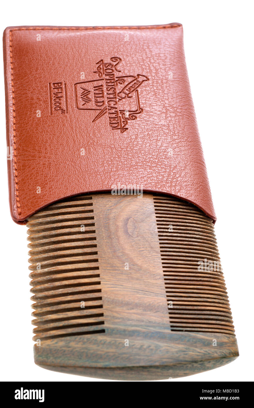 BFWood Bart und Schnurrbart Pocket Comb - Sandelholz Kamm mit Ledertasche Stockfoto