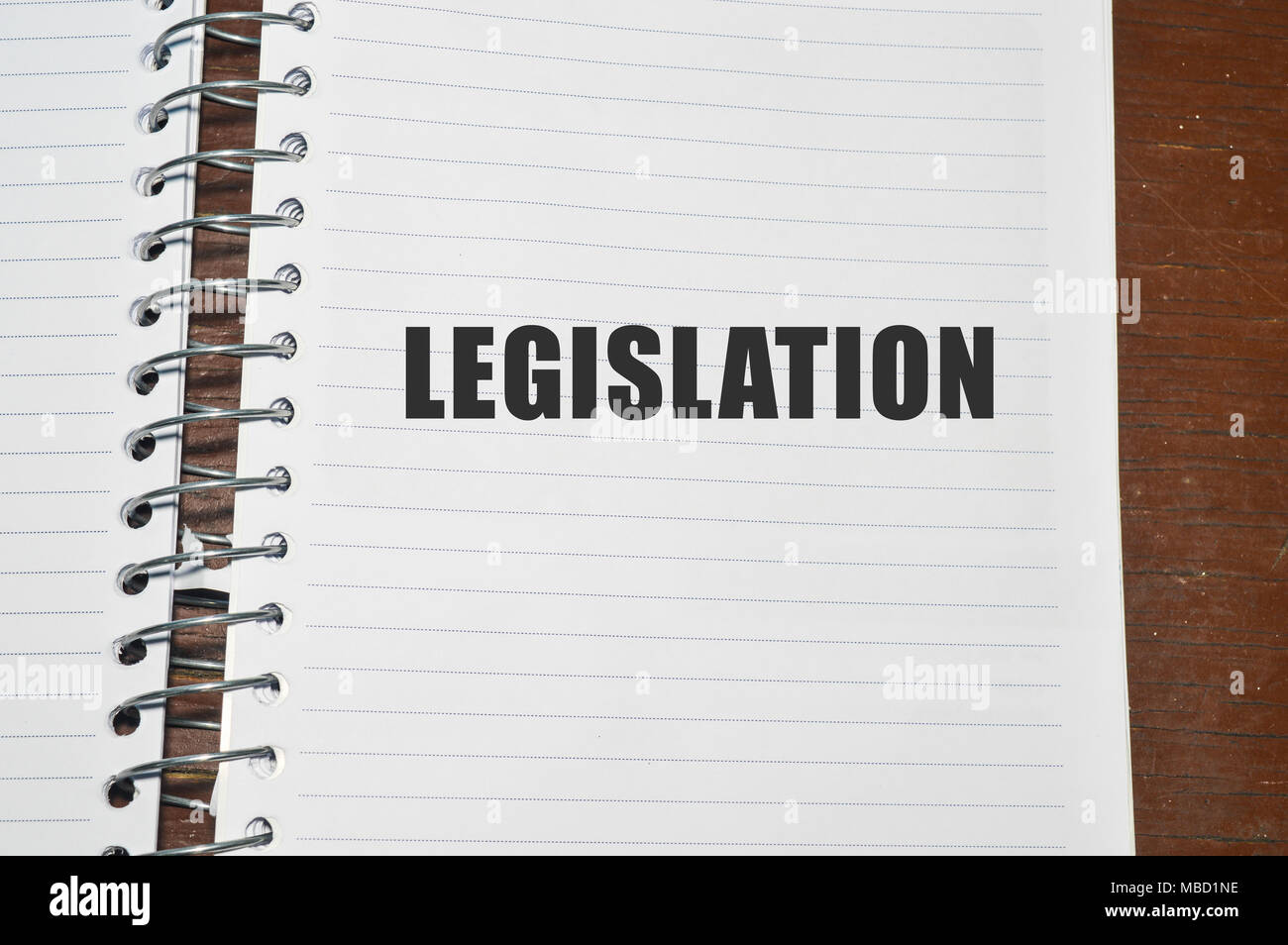 Rechtsvorschriften Wort auf weißem Papier geschrieben, recht Konzept Hintergrund Stockfoto