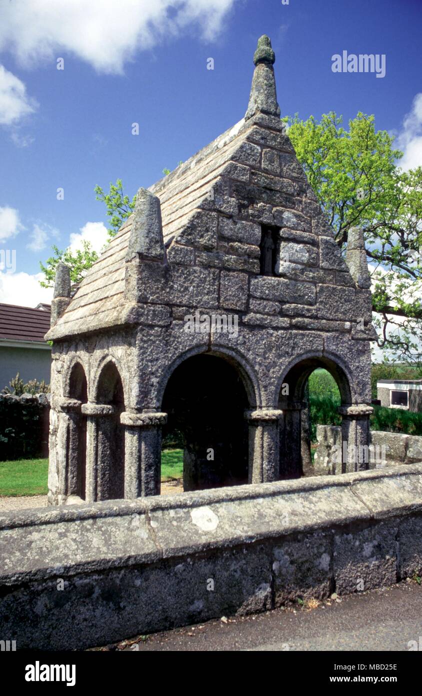 Cornwall. St Cleer. Das 13. Jahrhundert heiligen Brunnen, die im Jahr 1864 restauriert wurde. Stockfoto