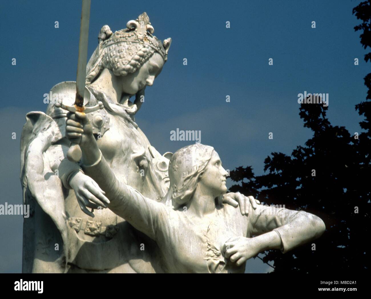 Statue von Jeanne d'Arc. Joan, geführt von der Königin des Himmels. Denkmal in Domremy, Joan's Geburtsort. Stockfoto