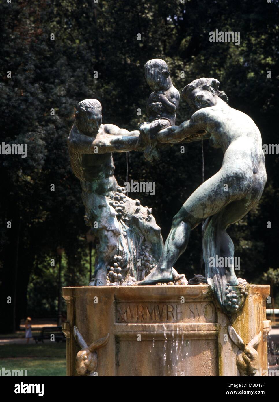 Elementals - Satyr und Nymphe zu spielen. Brunnen in den Gärten der Villa Borghese, Rom. - © Charles Walker/ Stockfoto