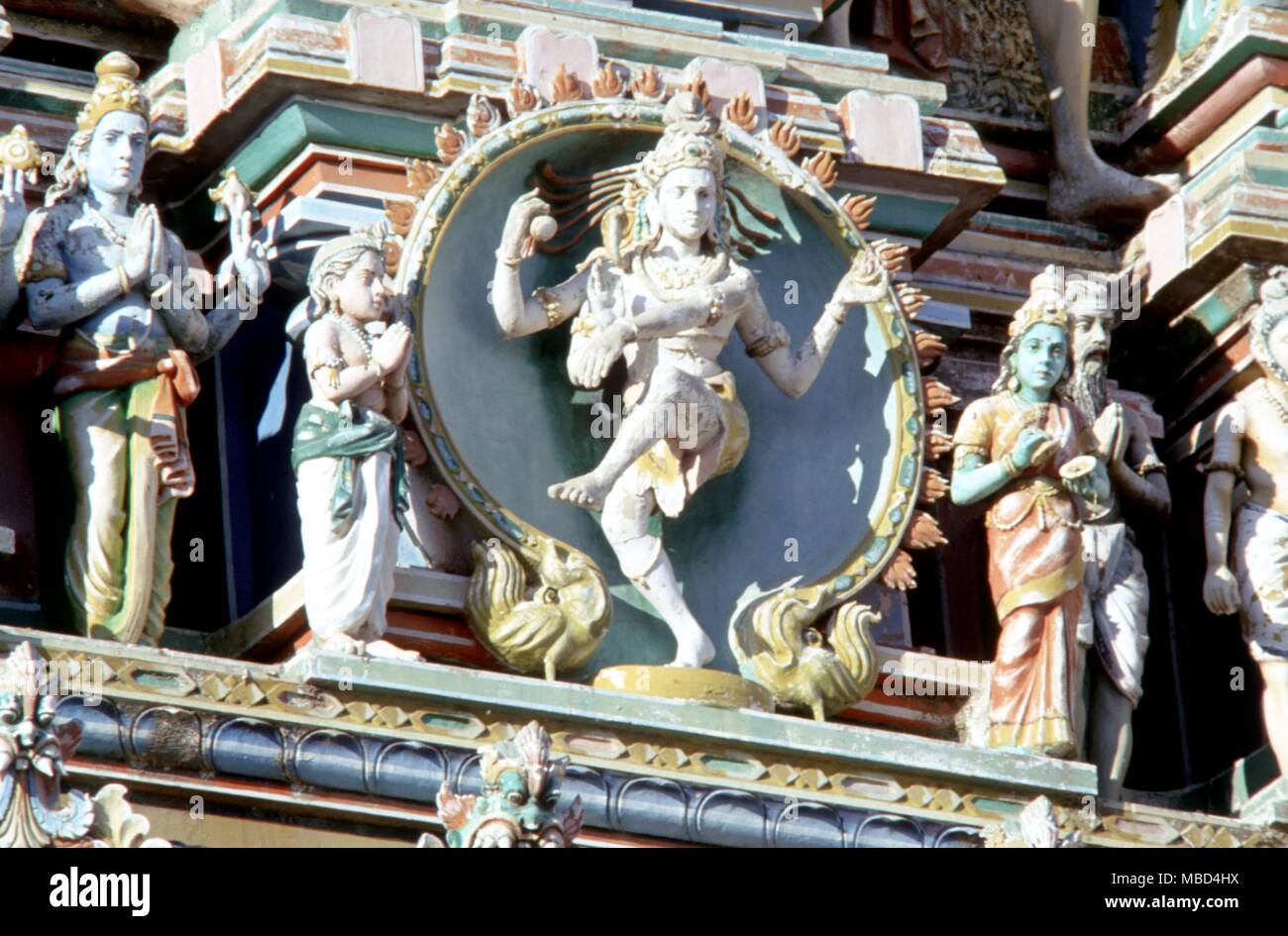 Hinduismus - der hinduistischen Mythologie - Madras - Details der hinduistischen mythologischen Figuren an der Fassade der Kaapaleeshwara Tempel in Madras, Indien. - ©/CW Stockfoto