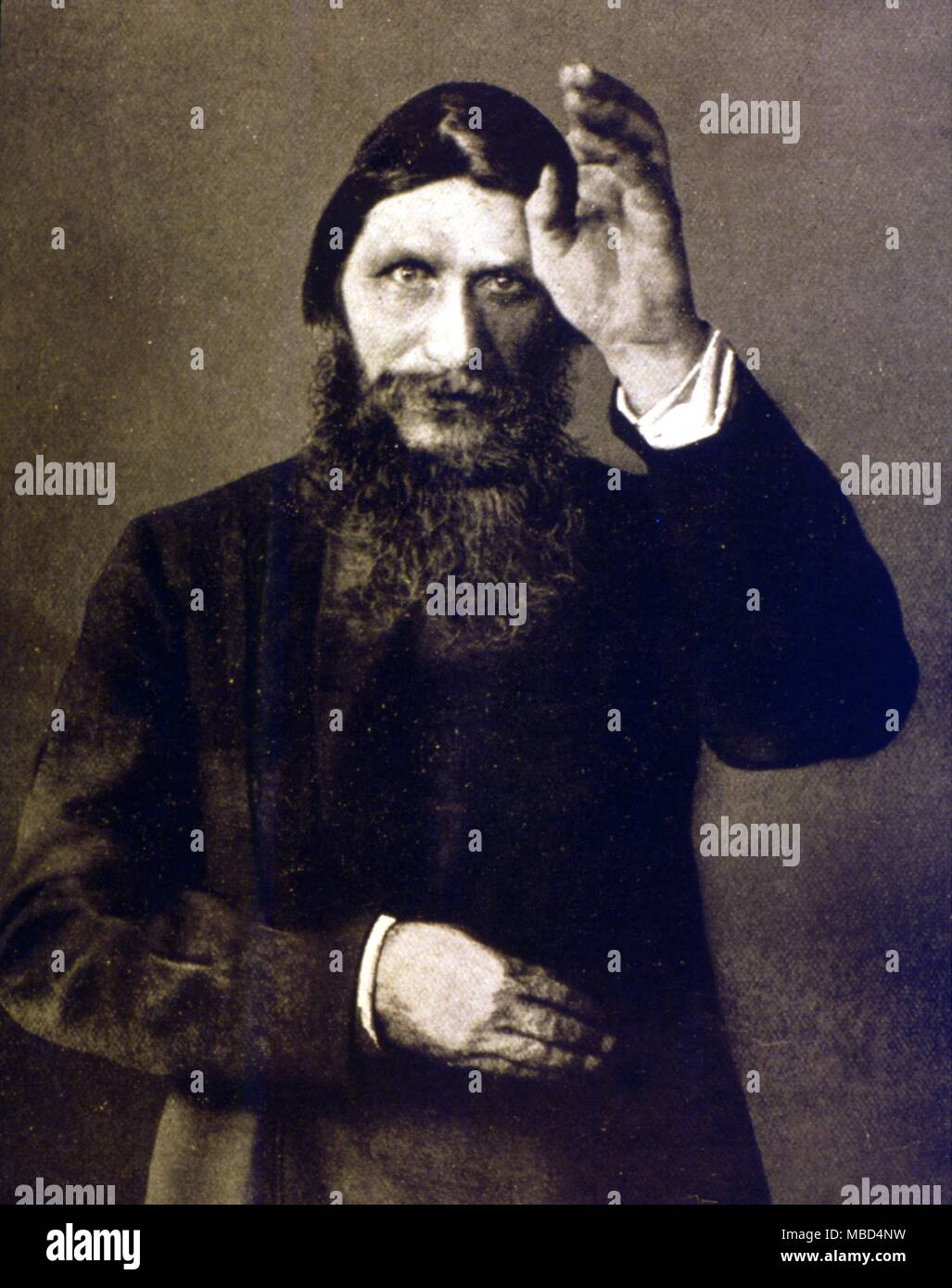 Grigori Rasputin Yefimovich (1871-1916). Rasputin in der Haltung von Segen sein Frauen jünger Posing Stockfoto