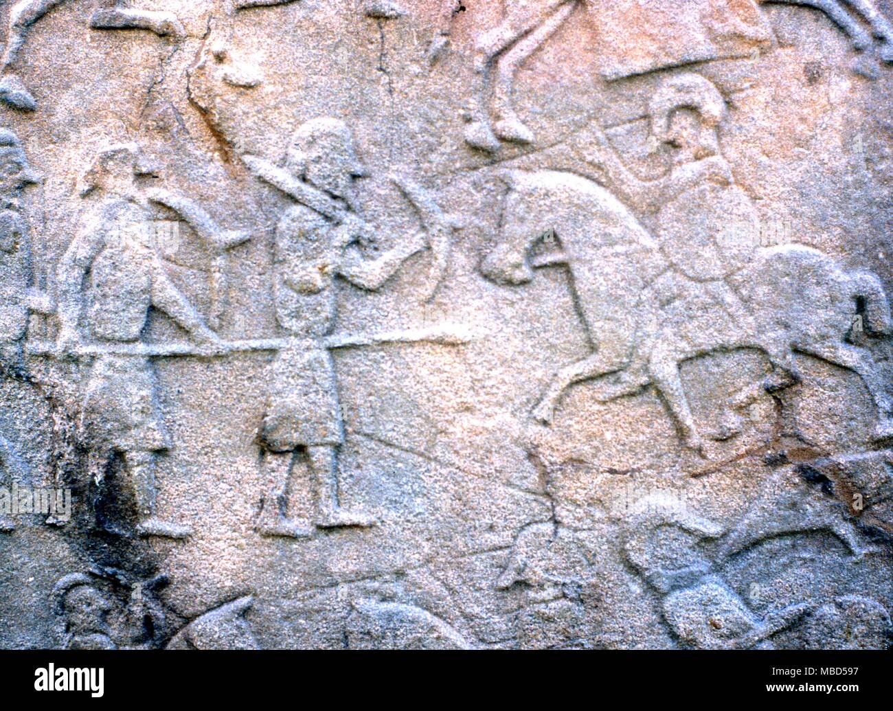 Piktischen. 8. Jahrhundert Reiter und Krieger auf einem Piktischen Stein auf Aberlemno, Schottland Stockfoto