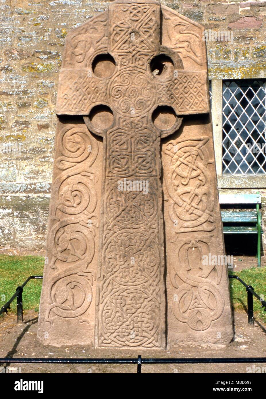 Piktischen. 8. Jahrhundert piktischen Kreuz auf dem Friedhof in Aberlemno, Schottland Stockfoto