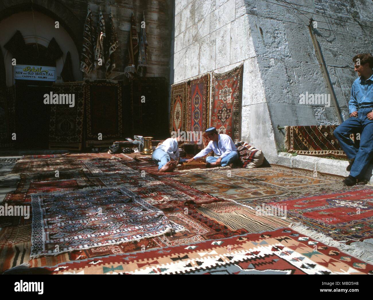 Teppich Verkäufer in Istanbul. Türkei Stockfoto
