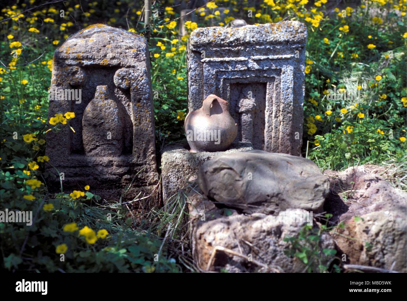Tunesien Tophet Gräber und Denkmäler in der TOPHET in der Nähe von Carthage (moderne Tunis), in dem die Grabstätten der alten geschichtsträchtigen Sehenswürdigkeiten Göttern geopfert zusammen mit einem Wasser gebunden Hypogeum beibehalten wird Stockfoto