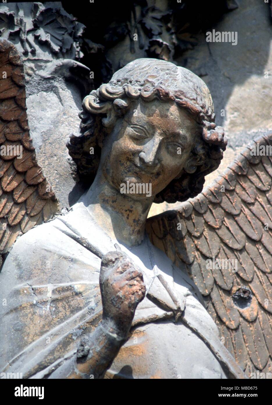 Engel - Der lächelnde Engel an der Außenseite des vierzehnten Jahrhundert Kathedrale in Reims in Frankreich - ©/Charles Walker Stockfoto